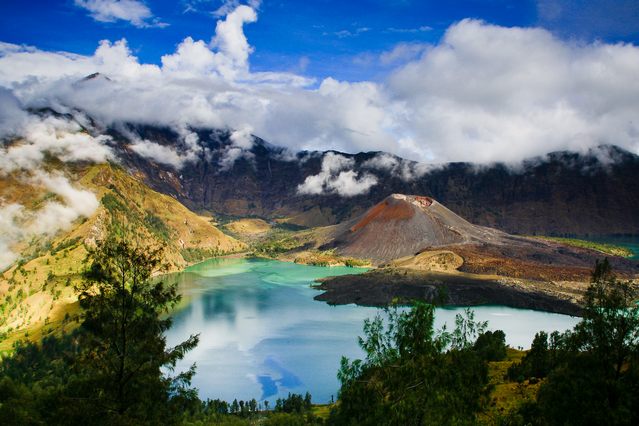 السياحة في لومبوك Mount-Rinjani-lombok