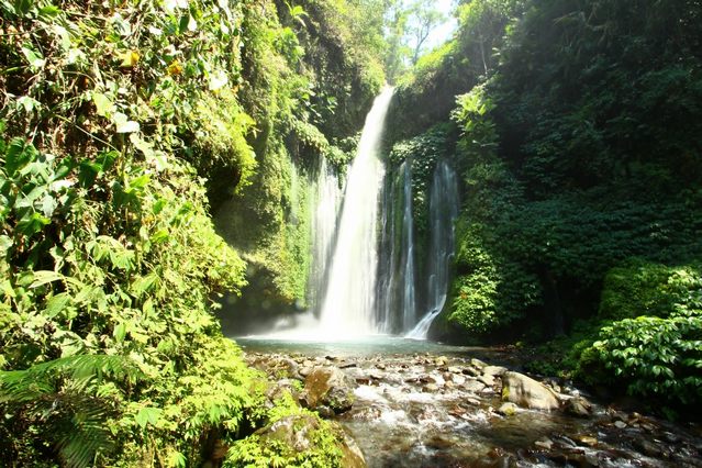 السياحة في لومبوك Tiu-Kelep-Waterfall