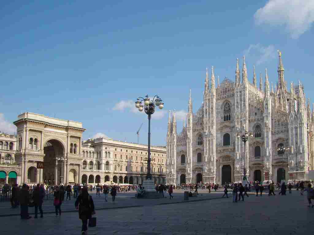 Milano_piazza_Duomo-1.jpg