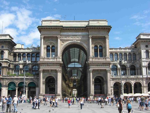 Milano_piazza_Duomo-3-1.jpg