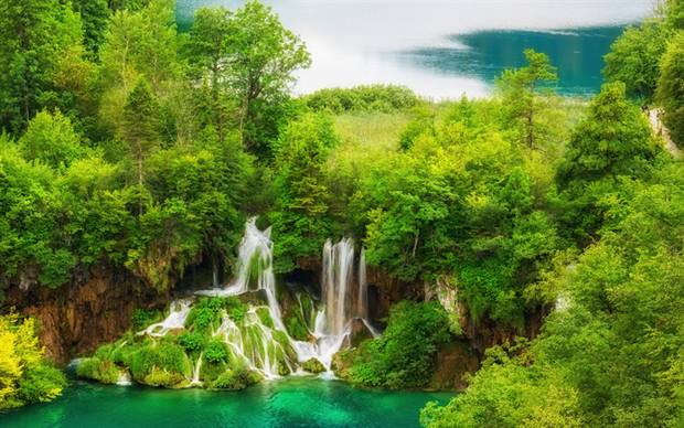 بحيرات كرواتيا  Plitvice-Lakes-National-Park-1