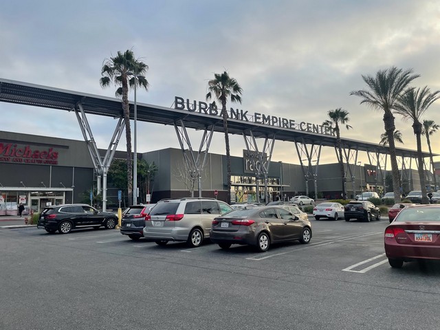 Best 5 Things in Burbank Empire Shopping Center Los Angeles