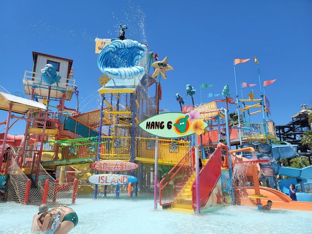 Top 4 things in Hurricane Harbor Water Park Los Angeles