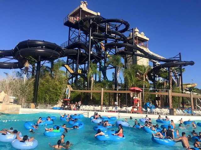 Top 4 things in Hurricane Harbor Water Park Los Angeles