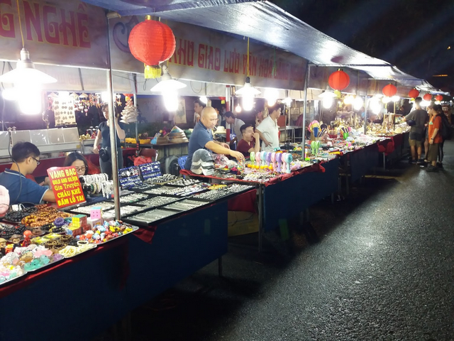 Best 5 Things to Do in Weekend Night Market Hanoi