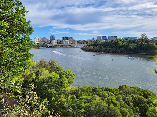 Top 4 things at Kangaroo Point Cliffs Park Brisbane