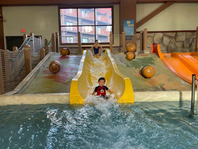 Best 4 Fun Things to Do in Great Wolf Lodge Water Park Cincinnati