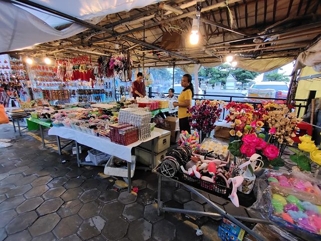 Best Things to Do in Phnom Penh Night Market